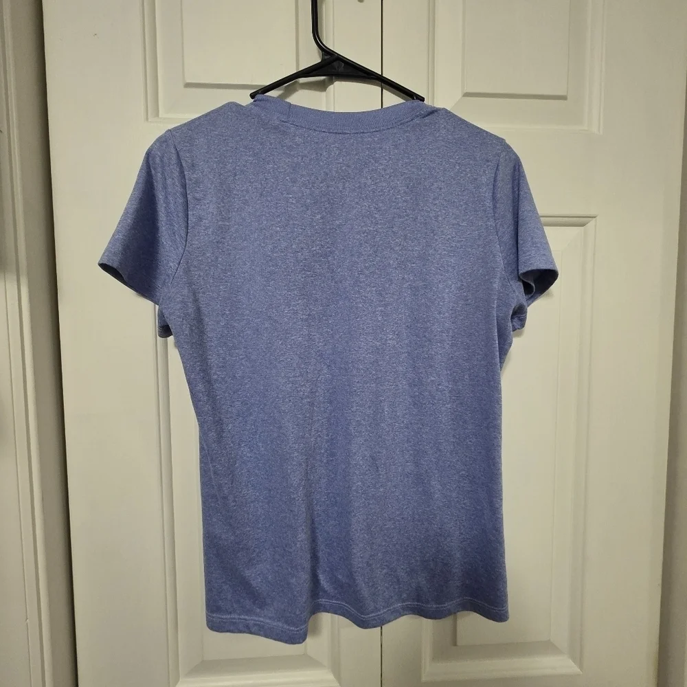 Nike drifit women's shirt size medium